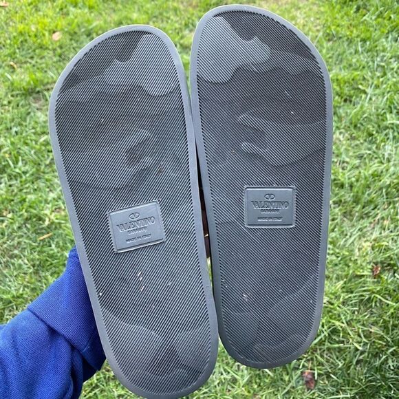 VALENTINO GARAVANI
SANDALI LOGO Yellow & Green Slides - Picture 3 of 8